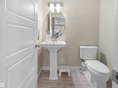 8716 Carson Way, Edmonton, AB - Indoor Photo Showing Bathroom