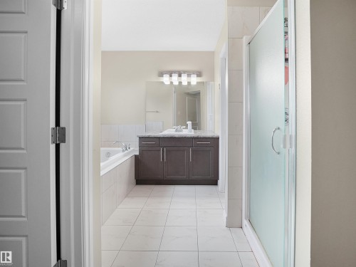 8716 Carson Way, Edmonton, AB - Indoor Photo Showing Bathroom