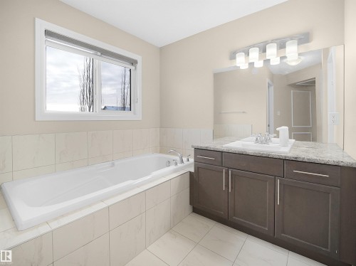8716 Carson Way, Edmonton, AB - Indoor Photo Showing Bathroom