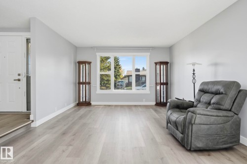 14208 30 Street, Edmonton, AB - Indoor Photo Showing Living Room