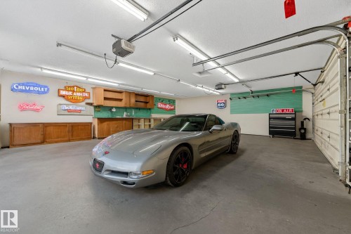 11423 127 Street, Edmonton, AB - Indoor Photo Showing Garage