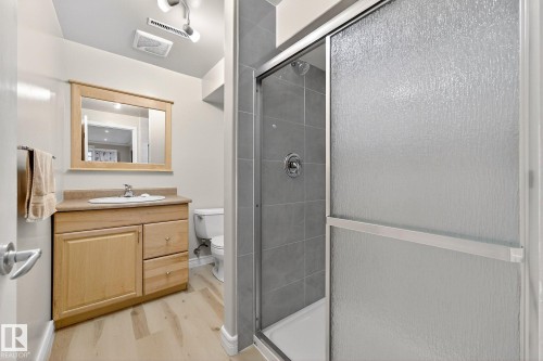 11423 127 Street, Edmonton, AB - Indoor Photo Showing Bathroom