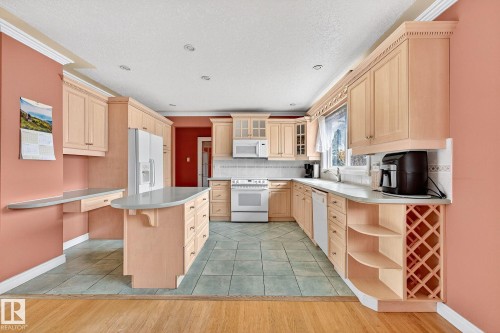 11423 127 Street, Edmonton, AB - Indoor Photo Showing Kitchen