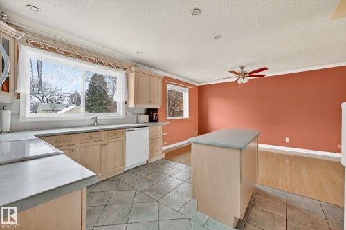11423 127 Street, Edmonton, AB - Indoor Photo Showing Kitchen