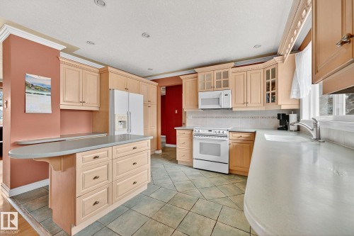 11423 127 Street, Edmonton, AB - Indoor Photo Showing Kitchen