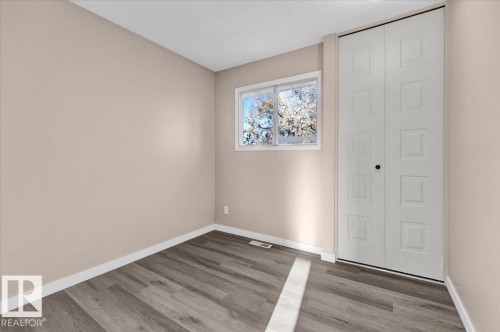 5512 38B Avenue, Edmonton, AB - Indoor Photo Showing Other Room