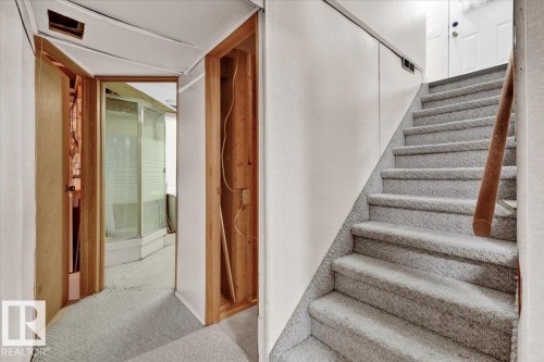 5512 38B Avenue, Edmonton, AB - Indoor Photo Showing Other Room