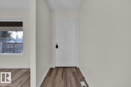 5512 38B Avenue, Edmonton, AB - Indoor Photo Showing Other Room