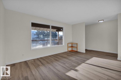 5512 38B Avenue, Edmonton, AB - Indoor Photo Showing Other Room