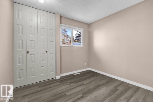 5512 38B Avenue, Edmonton, AB - Indoor Photo Showing Other Room