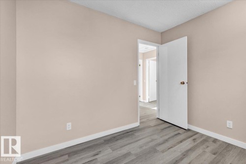 5512 38B Avenue, Edmonton, AB - Indoor Photo Showing Other Room