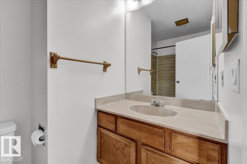 5512 38B Avenue, Edmonton, AB - Indoor Photo Showing Bathroom
