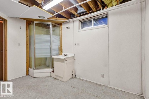 5512 38B Avenue, Edmonton, AB - Indoor