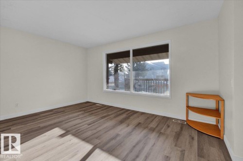 5512 38B Avenue, Edmonton, AB - Indoor Photo Showing Other Room