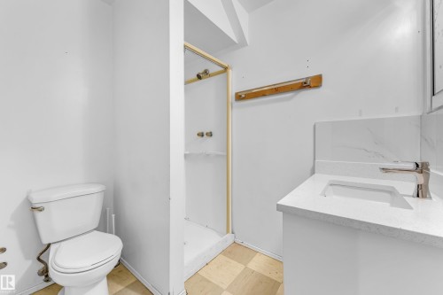 8103 14 Avenue, Edmonton, AB - Indoor Photo Showing Bathroom