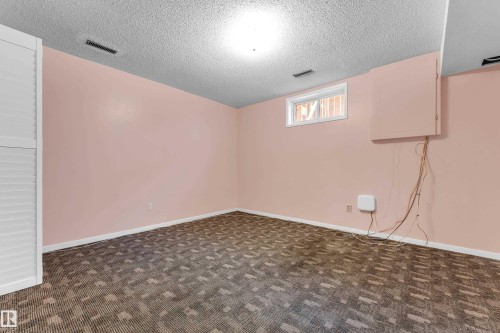 8103 14 Avenue, Edmonton, AB - Indoor Photo Showing Kitchen