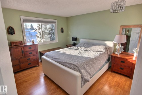 3519 16A Avenue, Edmonton, AB - Indoor Photo Showing Bedroom
