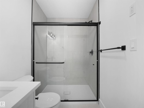 788 Cy Becker Drive, Edmonton, AB - Indoor Photo Showing Bathroom