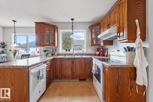 2614 6A Avenue, Cold Lake, AB - Indoor Photo Showing Kitchen With Double Sink