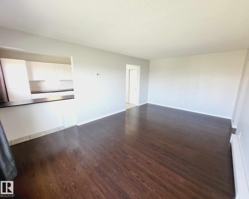 8 6103 98 Avenue, Edmonton, AB - Indoor