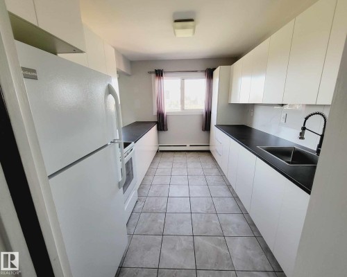 8 6103 98 Avenue, Edmonton, AB - Indoor Photo Showing Kitchen