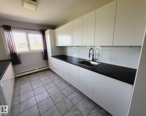 8 6103 98 Avenue, Edmonton, AB - Indoor Photo Showing Kitchen