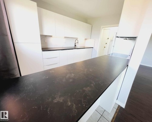 8 6103 98 Avenue, Edmonton, AB - Indoor