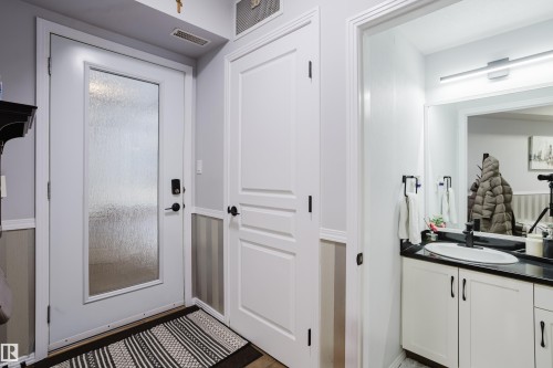 140 4827 104A Street, Edmonton, AB - Indoor Photo Showing Other Room