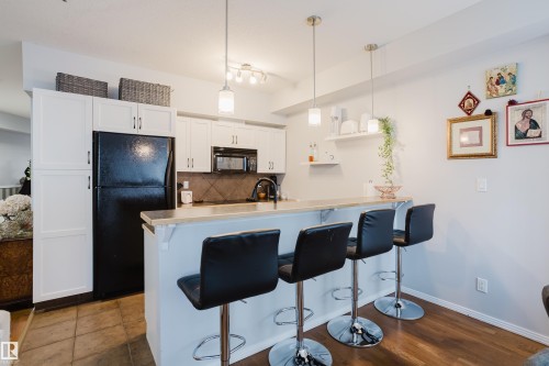 140 4827 104A Street, Edmonton, AB - Indoor Photo Showing Kitchen