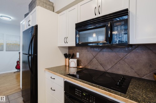 140 4827 104A Street, Edmonton, AB - Indoor Photo Showing Kitchen