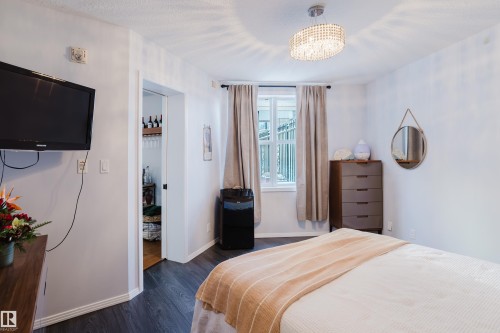 140 4827 104A Street, Edmonton, AB - Indoor Photo Showing Bedroom