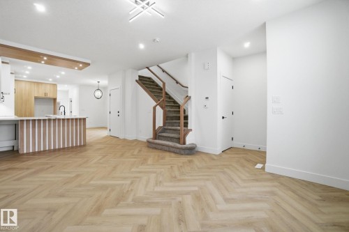 10919 79 Avenue, Edmonton, AB - Indoor