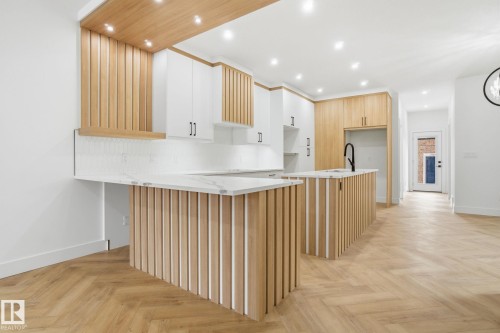 10919 79 Avenue, Edmonton, AB - Indoor