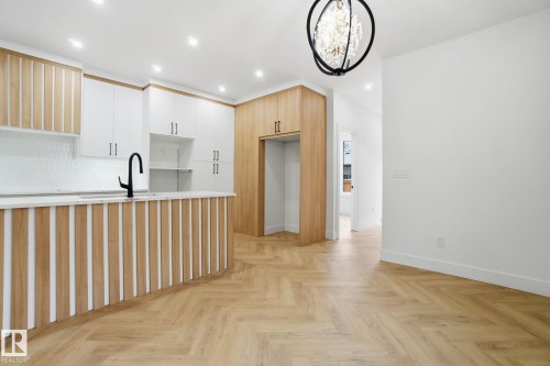 10919 79 Avenue, Edmonton, AB - Indoor