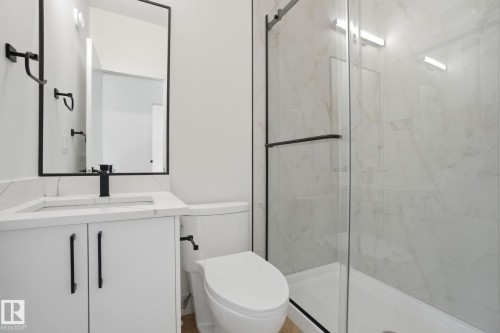 10919 79 Avenue, Edmonton, AB - Indoor Photo Showing Bathroom