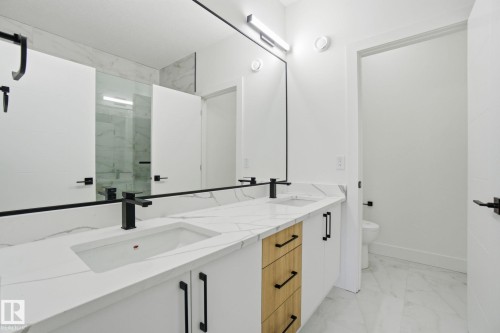 10919 79 Avenue, Edmonton, AB - Indoor Photo Showing Bathroom