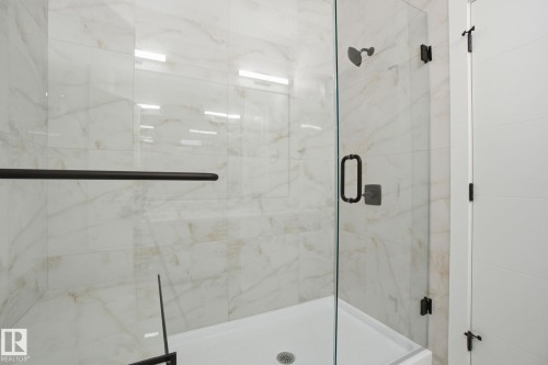 10919 79 Avenue, Edmonton, AB - Indoor Photo Showing Bathroom