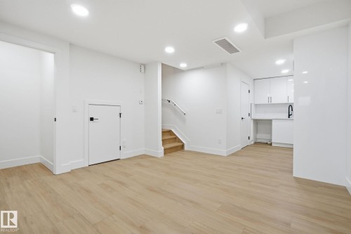 10919 79 Avenue, Edmonton, AB - Indoor Photo Showing Other Room