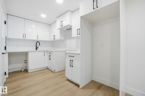 10919 79 Avenue, Edmonton, AB - Indoor