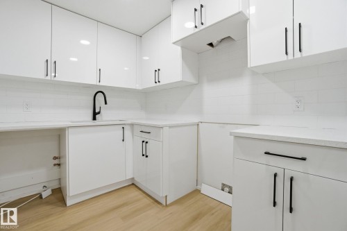 10919 79 Avenue, Edmonton, AB - Indoor