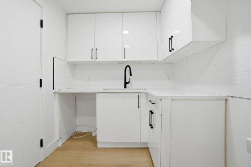 10919 79 Avenue, Edmonton, AB - Indoor