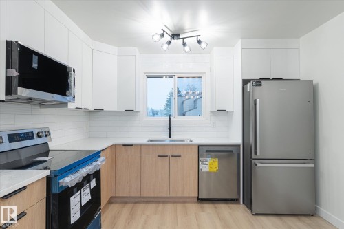 7114 178 Street, Edmonton, AB - Indoor Photo Showing Kitchen With Stainless Steel Kitchen With Upgraded Kitchen