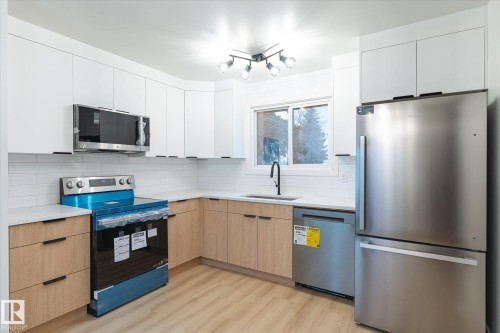 7114 178 Street, Edmonton, AB - Indoor Photo Showing Kitchen With Stainless Steel Kitchen With Upgraded Kitchen