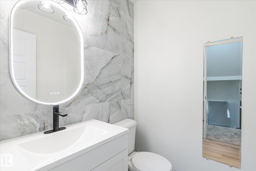 7114 178 Street, Edmonton, AB - Indoor Photo Showing Bathroom