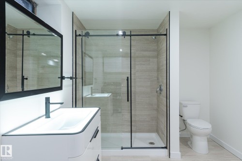 7114 178 Street, Edmonton, AB - Indoor Photo Showing Bathroom