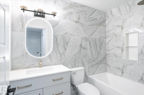 7114 178 Street, Edmonton, AB - Indoor Photo Showing Bathroom