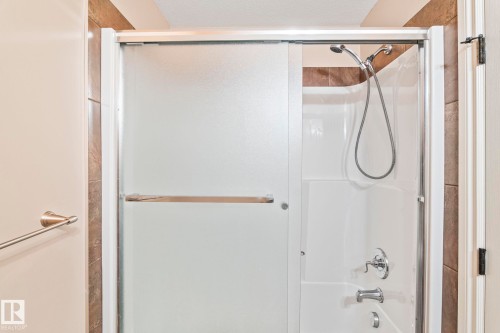 1888 33 Street, Edmonton, AB - Indoor Photo Showing Bathroom