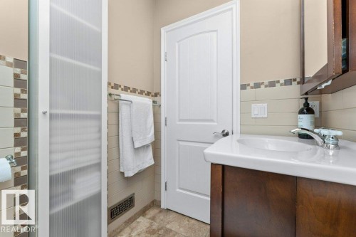 11317 103 Street, Edmonton, AB - Indoor Photo Showing Bathroom