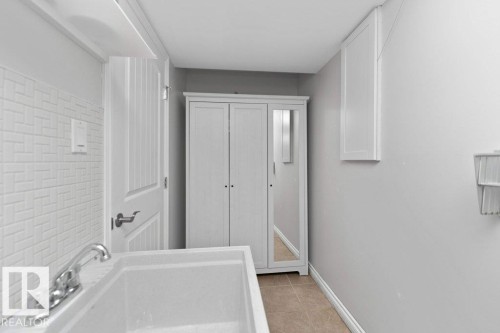 11317 103 Street, Edmonton, AB - Indoor