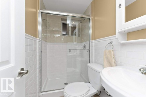 11317 103 Street, Edmonton, AB - Indoor Photo Showing Bathroom